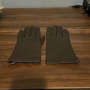 Brown leather gloves with silk lining